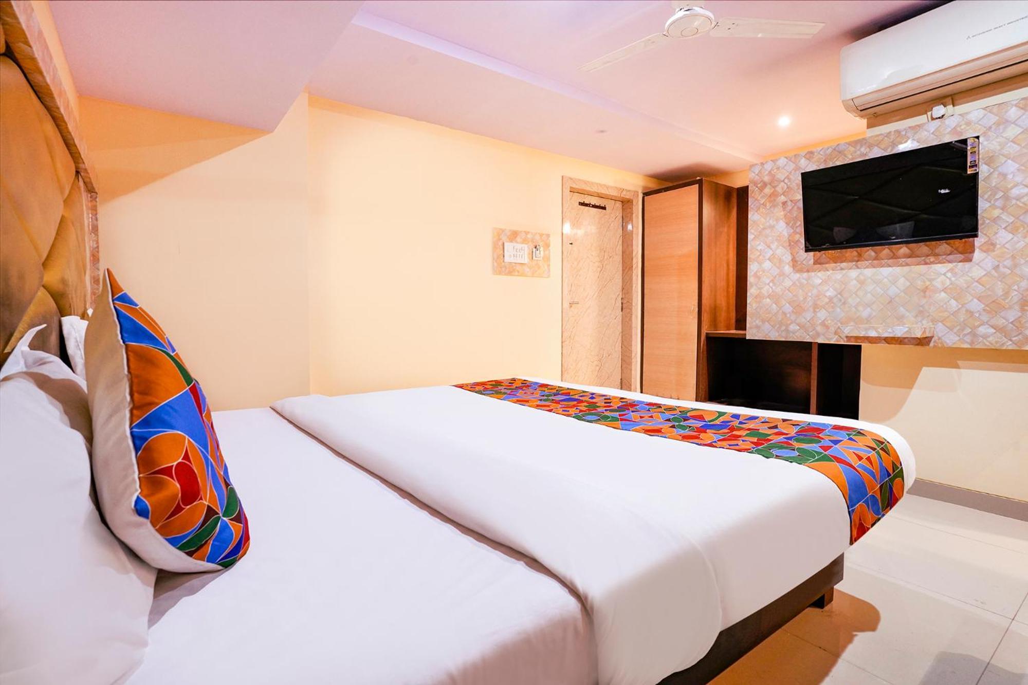 Fabhotel Everest Vashi Esterno foto